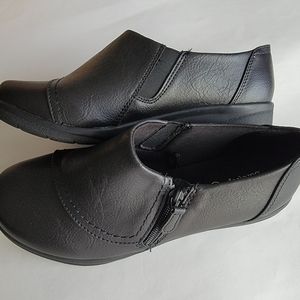 NEW! Women's Shoes Size 6.5W Baretraps Wide Width Black